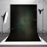 Aperturee - Schwarzer und hellgrüner nebliger Fotohintergrund