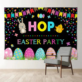 Aperturee - Cartoon Hop Rabbit Chick Frohe Ostern Hintergrund