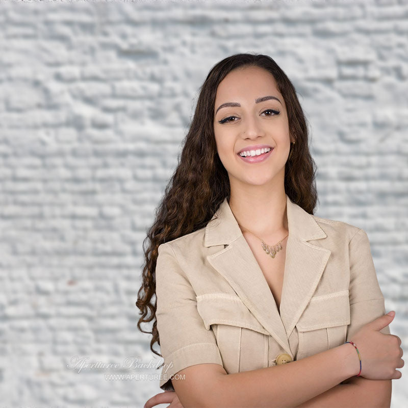 Aperturee – Fotostudio Hintergrund aus rissigem verwittertem weißem Backstein