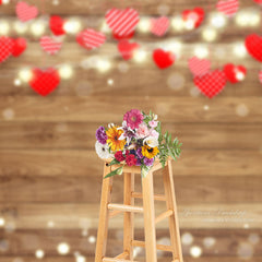 Aperturee - Rote Herzen Bokeh Holzstruktur Valentinstag Hintergrund