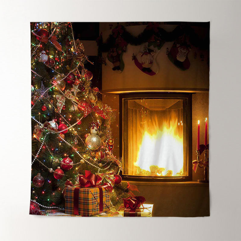 Aperturee - Warmer Kamin Weihnachtsbaum Feiertagshintergrund für Foto