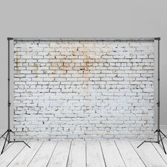 Aperturee – Fotostudio Hintergrund mit alter weißer Backsteinmauer