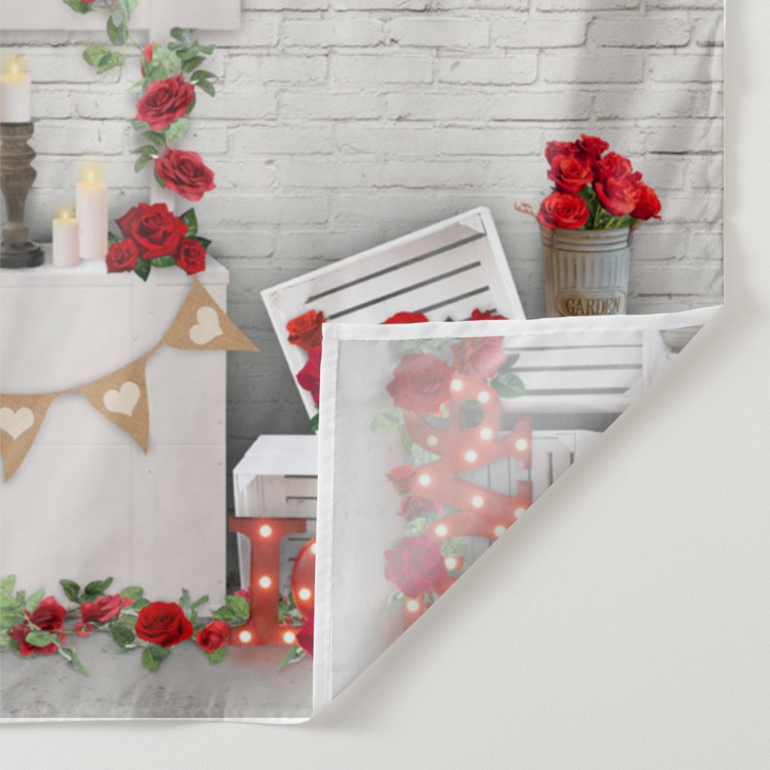 Aperturee - Weiße Wand rote Rose Liebeslicht Valentinstag Hintergrund